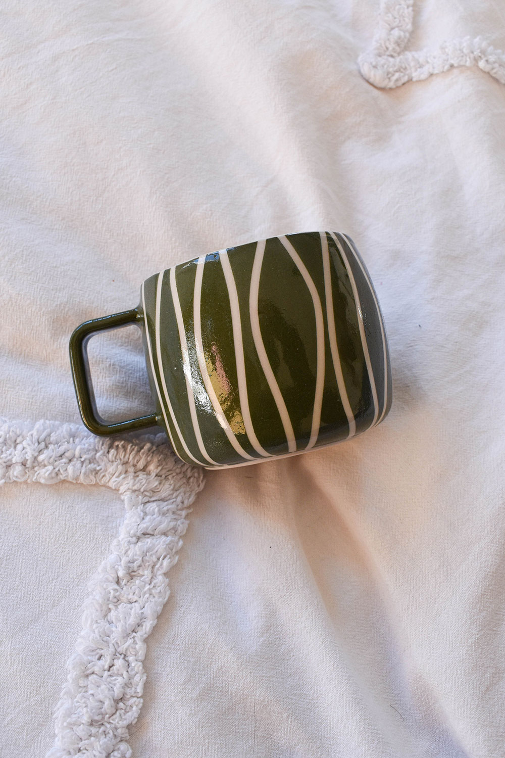 tasse couleur rayée verte fond blanc