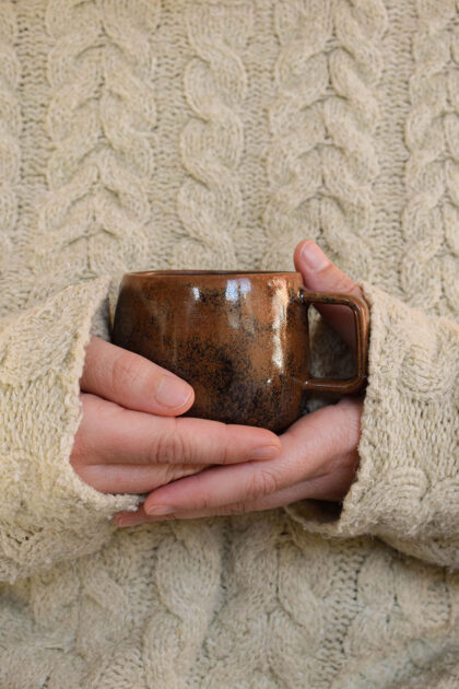 tasse couleur chocolat main cosy